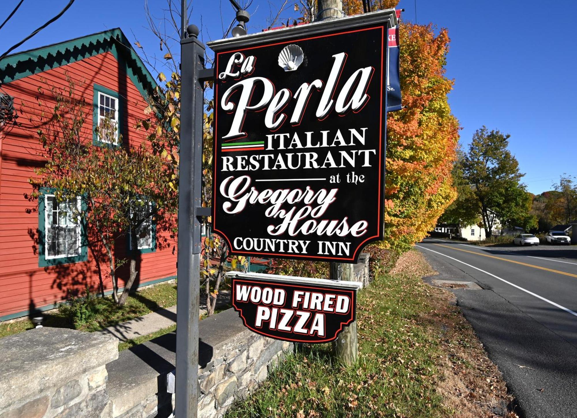 La Perla Restaurant & Country Inn Averill Park Exteriér fotografie